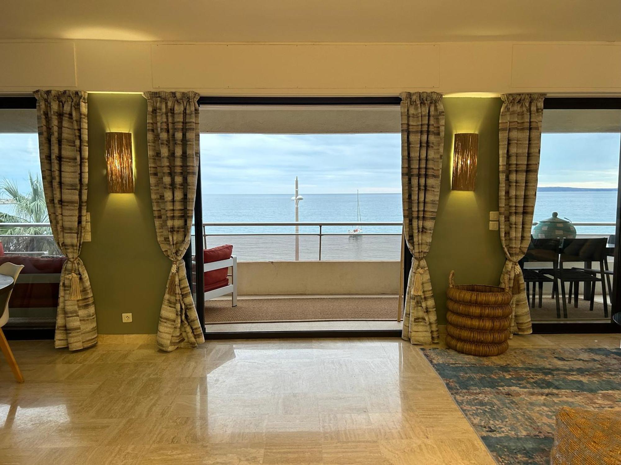 Premium Sea Front *